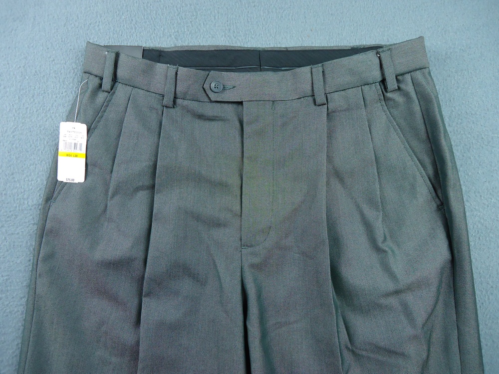 NEW Van Heusen Pants Mens 34x30 Dress Slacks Flex Waist Pleated WrinkleResistant